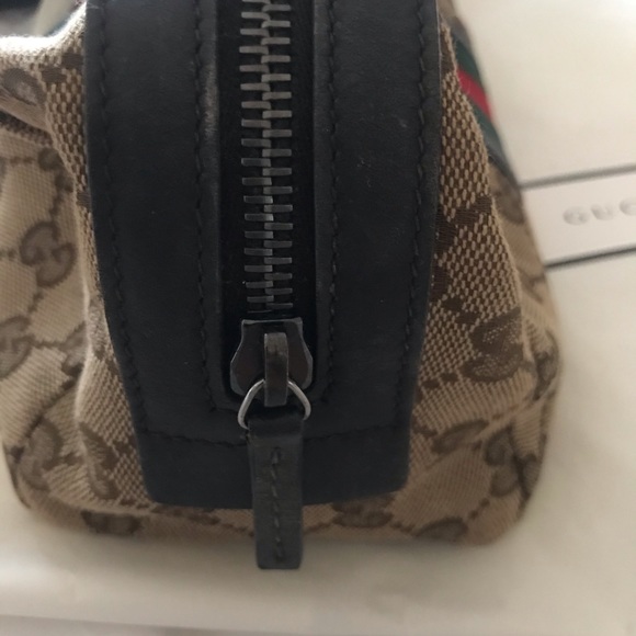 Gucci Make up bag! - Picture 4 of 10